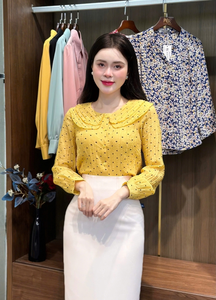 Sơ mi chấm hoa cổ bèo kép, màu tươi tắn, điệu đà UKFSM2409015