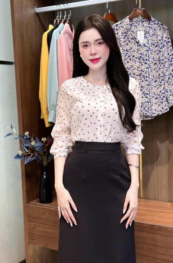 Sơ mi chấm hoa cổ bèo kép, màu tươi tắn, điệu đà UKFSM2409015