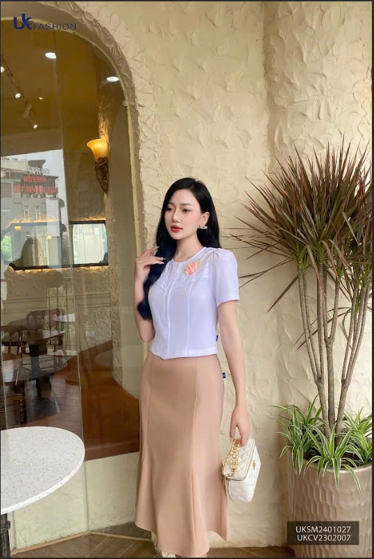 Áo sơ mi Uk Fashion cổ tròn xếp ly ngực cúc đôi, chất liệu thấm hút mồ hôi, không nhăn UKSM2401027