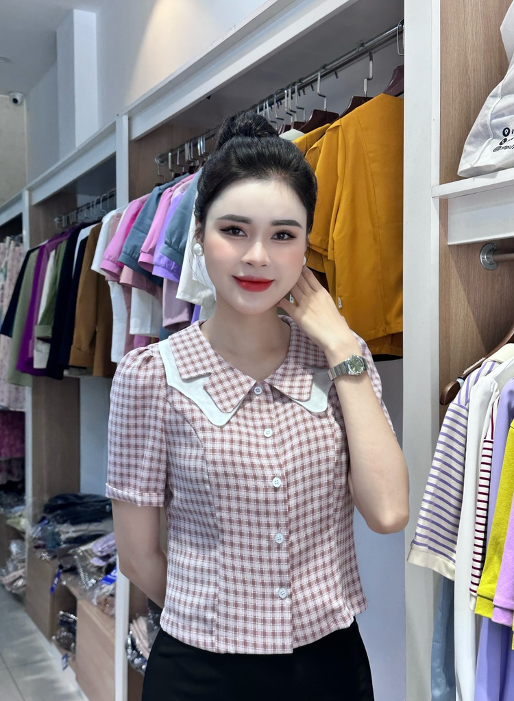 Áo Sơ Mi UK Fashion Công Sở Thiết Kế Cổ Kép, Họa Tiết Hoa Nhẹ Nhàng, Thanh Lịch, Nữ Tính UKSM2406007
