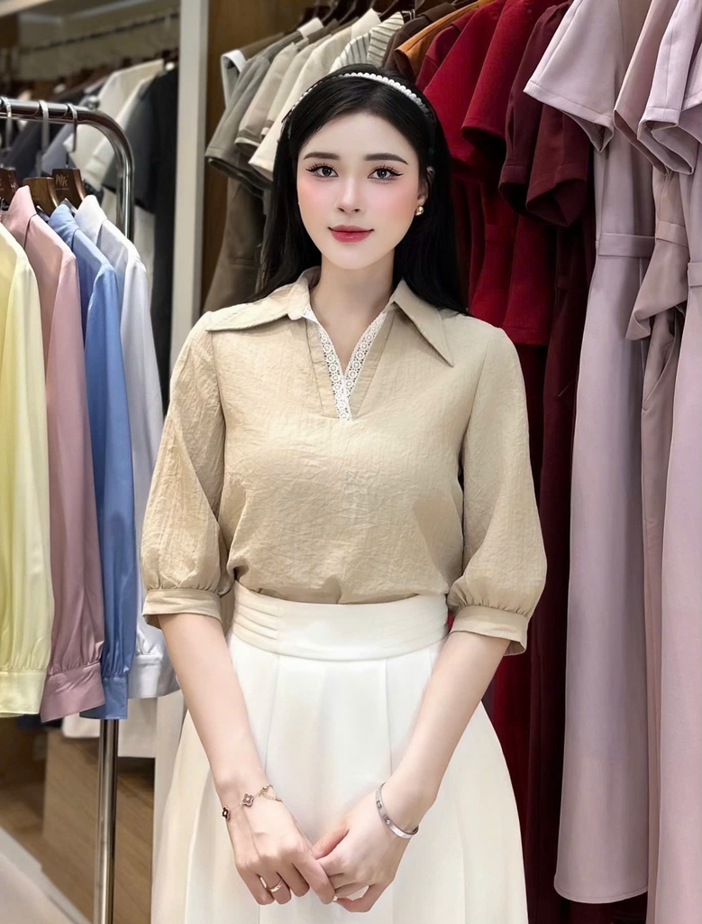 Sơ mi lá cổ V kê ren dễ mặc che khuyết điểm UKSM2506019