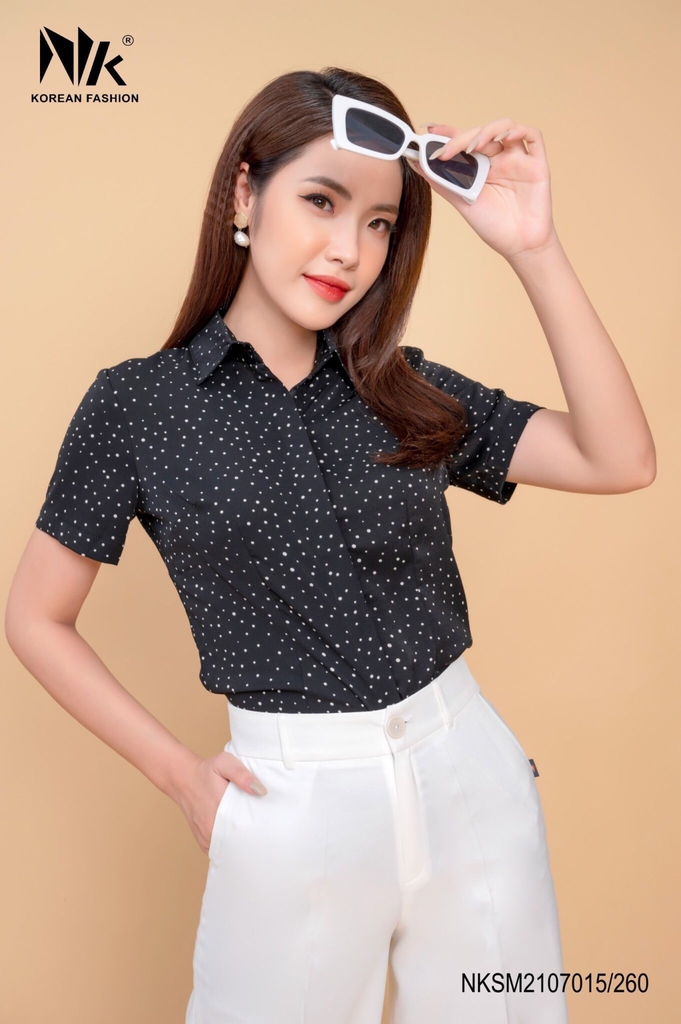 Áo Sơ Mi Cộc Tay Cổ Đức Chấm Bi NKSM2107015