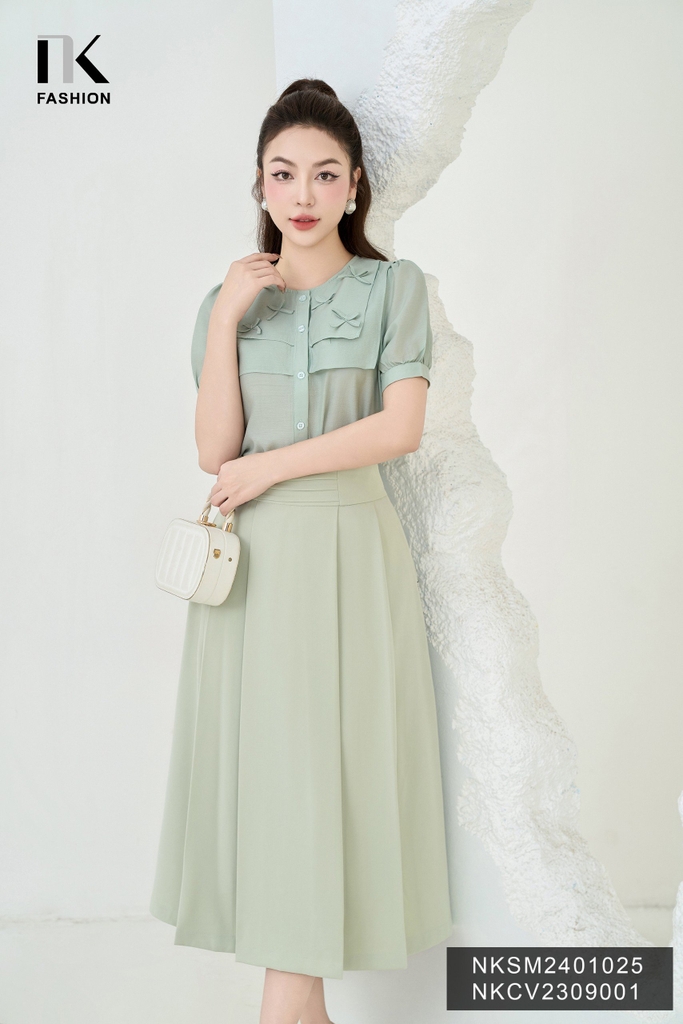 NK Fashion Áo Sơ Mi Cổ Tròn Tay Lỡ Đính Nơ Dập Cổ Tiểu Thư, Trẻ Trung NKSM2401025
