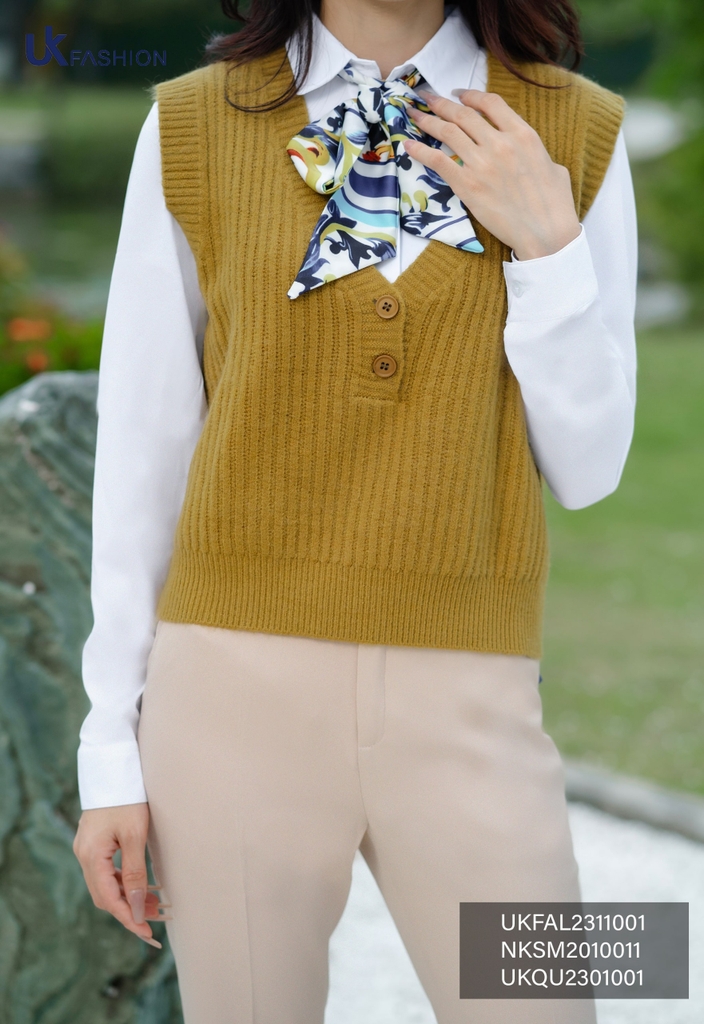 Áo Gile Cổ Tim 2 Cúc UKFAL2311001 UK Fashion Thời Trang Công Sở Nữ Chuẩn Style Hàn Quốc, Chất Vải Mềm, không xù