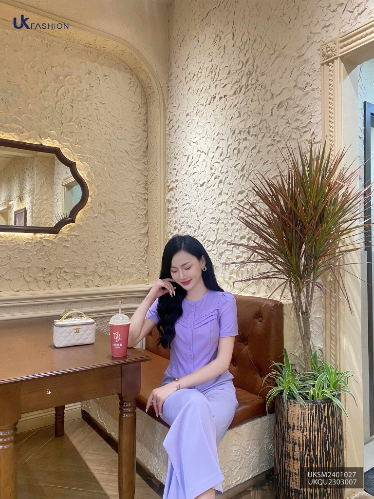 Áo sơ mi Uk Fashion cổ tròn xếp ly ngực cúc đôi, chất liệu thấm hút mồ hôi, không nhăn UKSM2401027