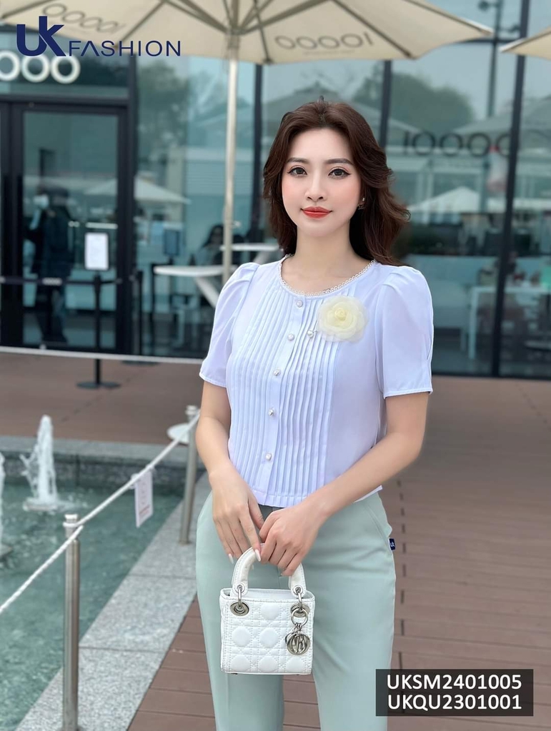 Áo sơ mi Croptop bấu mí kẻ ren cổ Uk Fashion, thời trang công sở cao cấp, chất liệu lụa, không nhăn UKSM2401005