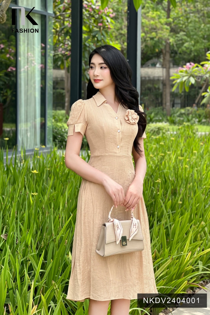 Đầm cổ đức hoa ngực NKDV2404001 nữ tính nhẹ nhàng, hợp thời trang nữ