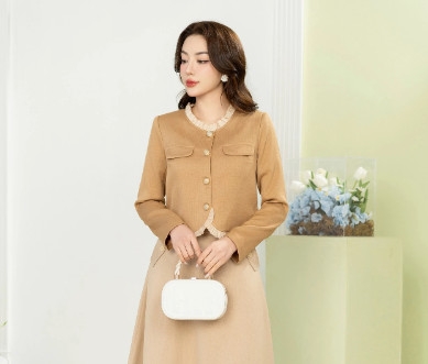 Áo Khoác Text Chun Bèo Có Gấu Trẻ Trung, Sang Chảnh NKAK2312003