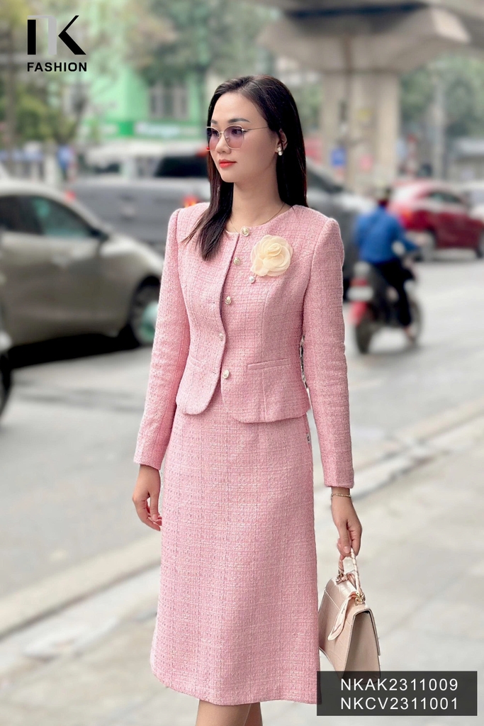 Áo Khoác Dạ Text Cổ Trơn, Sang Trọng, Thanh Lịch NKAK2311009