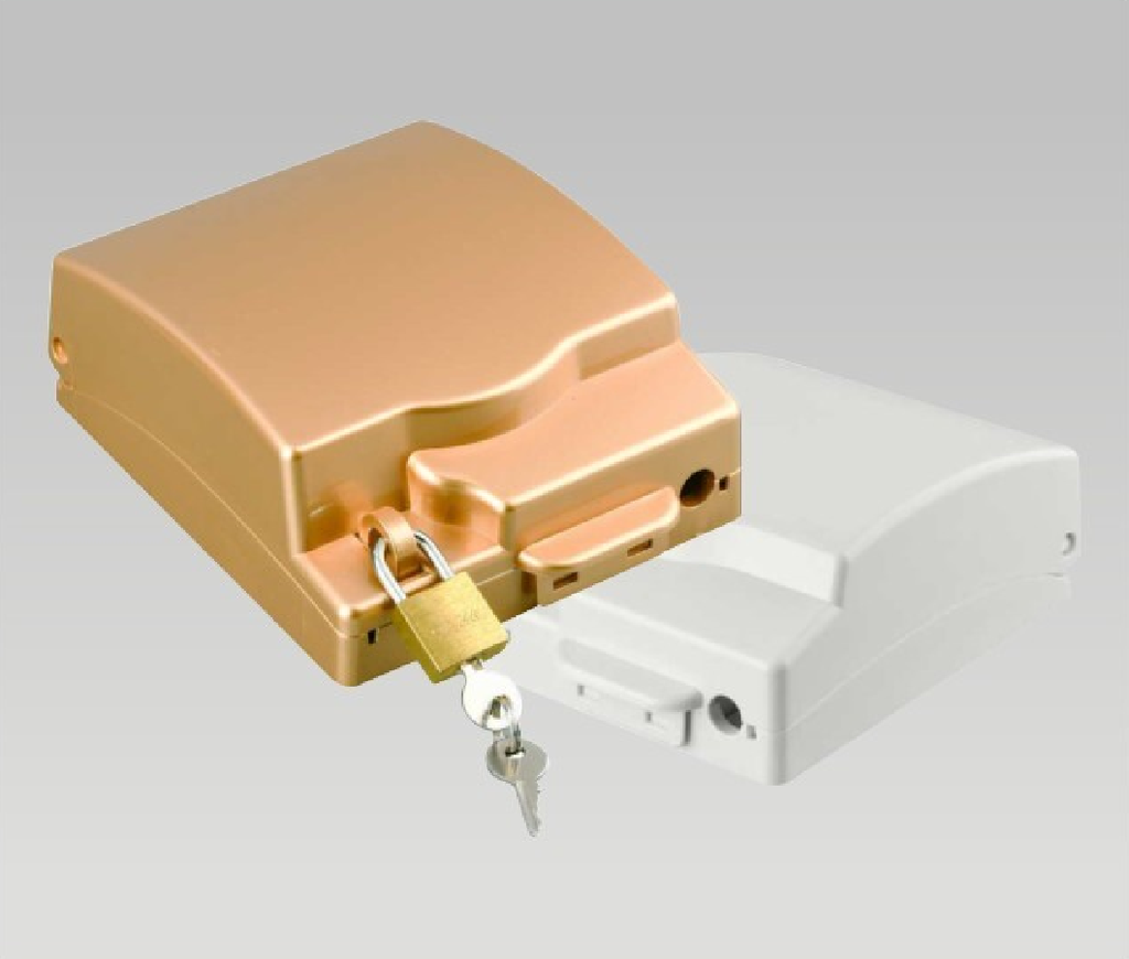 HỘP CHỐNG NƯỚC HÌNH VUÔNG CÓ MÓC KHÓA MÀU VÀNG DB-88M89V | dobo.com.vn