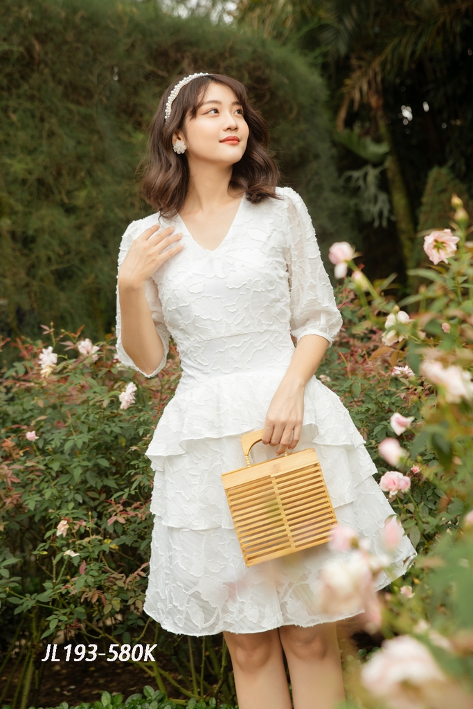 Gợi ý những mẫu váy bánh bèo dễ thương cho nàng công sở | IVY moda