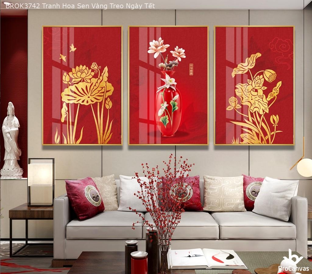 Bật mí cách lựa chọn quà Tết ý nghĩa cho người thân, bạn bè, đối tác 2 BROK3742 Tranh Hoa Sen Vàng Treo Ngày Tết