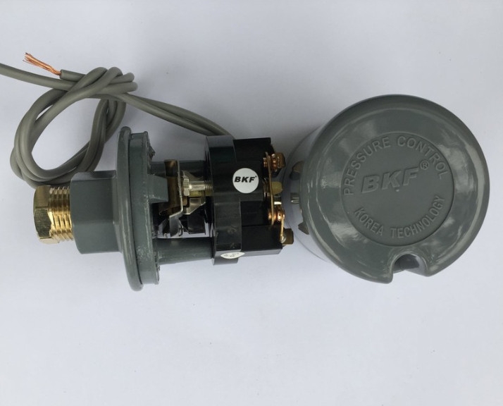 Role tăng áp máy bơm