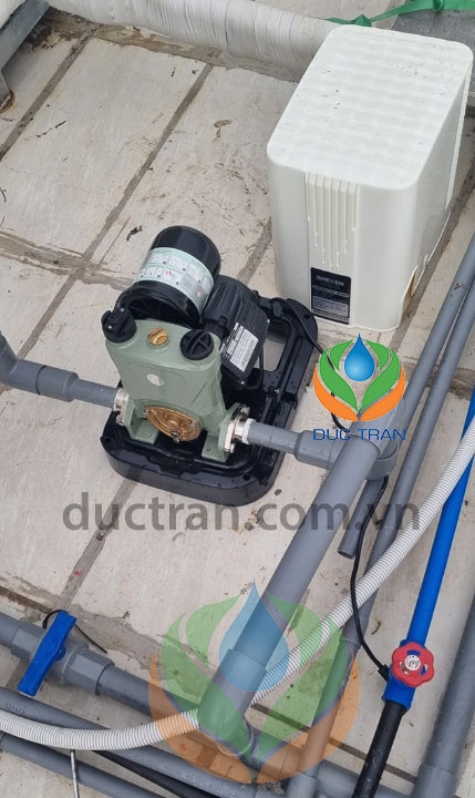 Bơm Rheken đầu gang tự động có hộp bảo vệ JLSM60-C300A