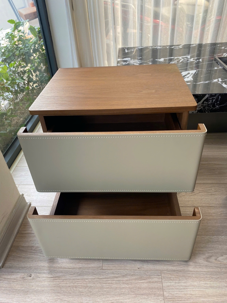 Tab giuong boc da EINES Nightstand Table TG122 mat go 2 ngan keo