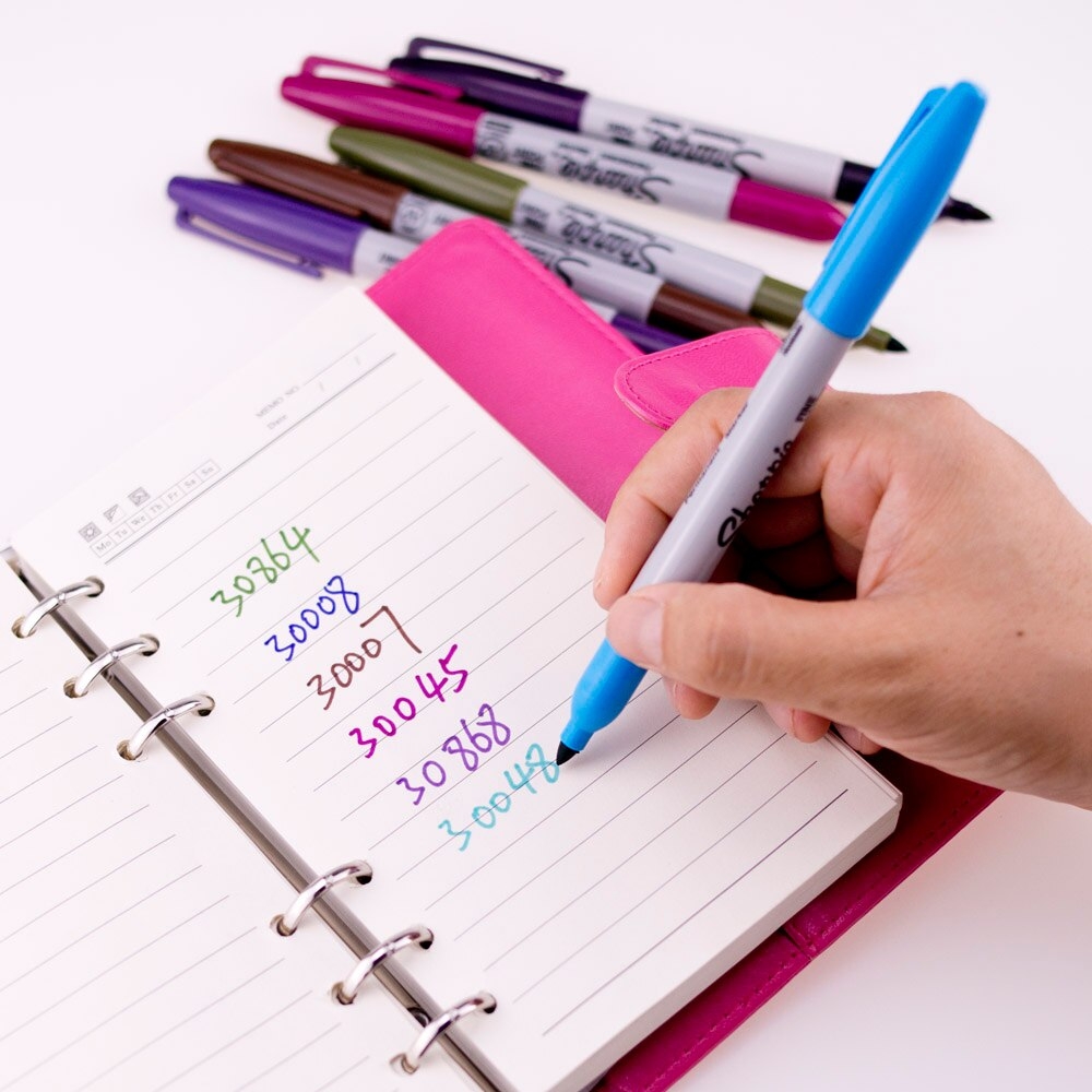 Bút lông dầu vẽ trên nhiều chất liệu Sharpie Fine Point 0.9mm - Purple (Màu Tím)