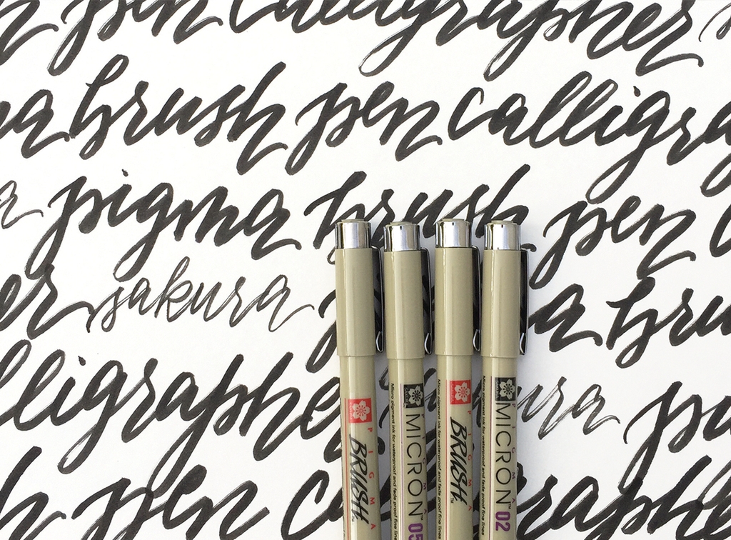 Bút lông ngòi cọ nhiều màu, mực kháng nước Sakura Pigma Brush