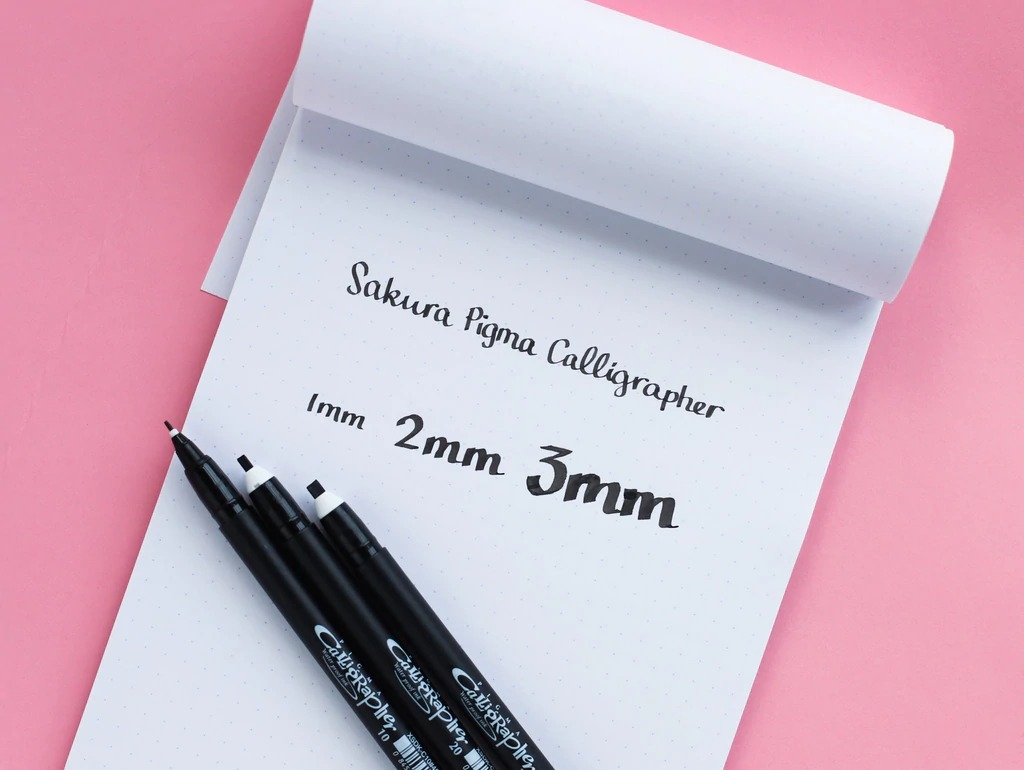 Bút lông vẽ thư pháp chuyên dụng Sakura Pigma Calligrapher - Màu đen