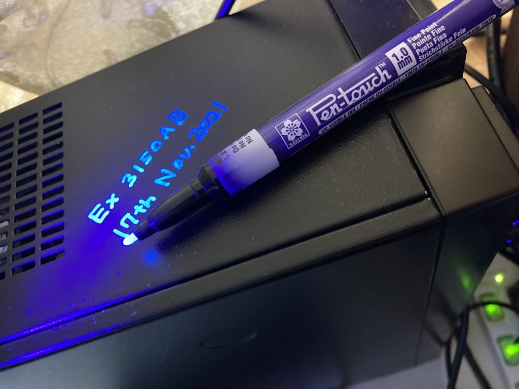 Bút sơn dầu mực tàn hình đánh dấu đa chất liệu Sakura Pentouch UV Visible Ink