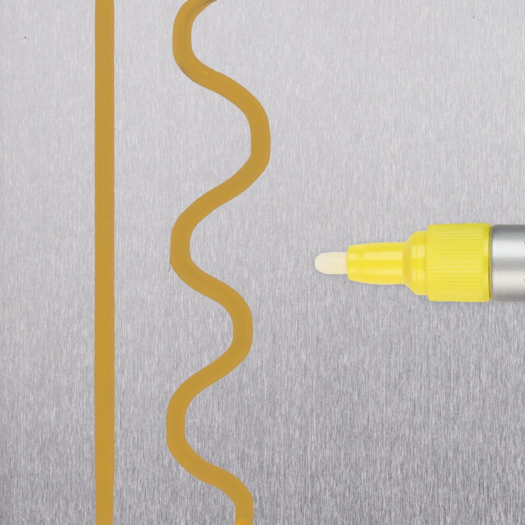 Bút sơn đánh dấu công nghiệp Sakura Low Halogen Paint Marker 2.0mm