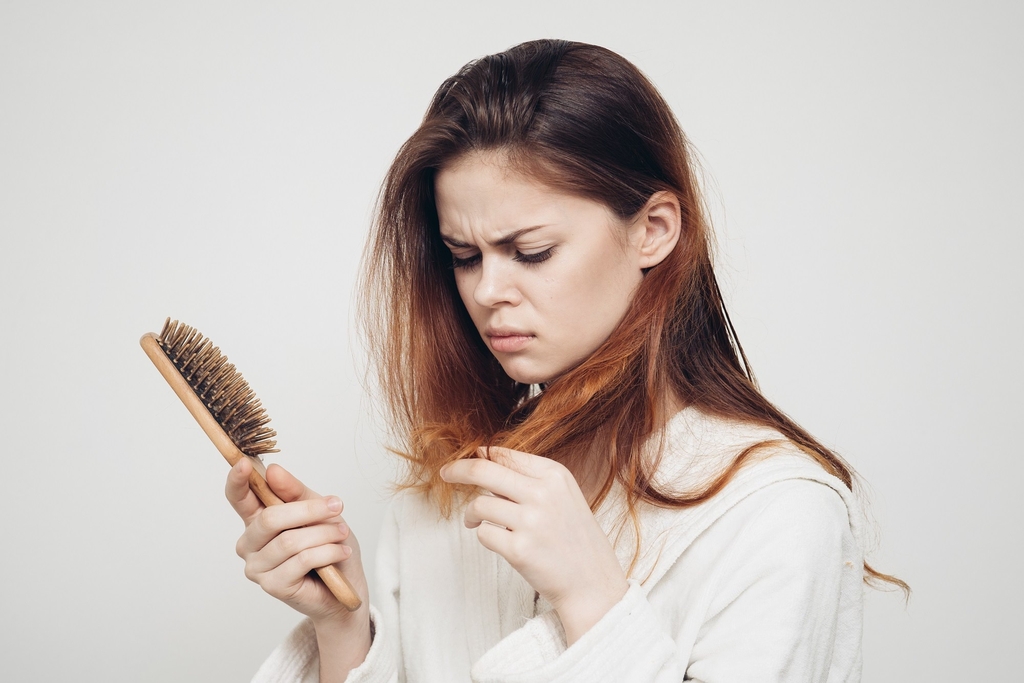 Nguyên nhân bị rụng tóc nhiều