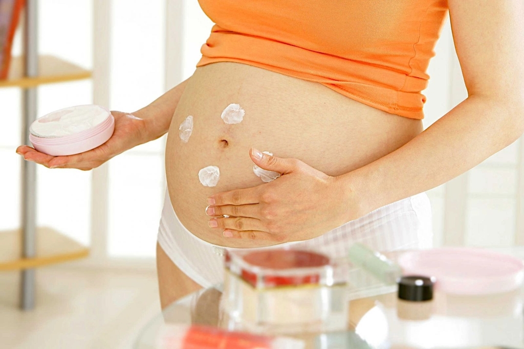 Bà bầu dùng kem chống nắng phổ rộng có được không?