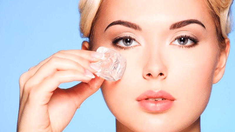 làm dịu da bị kích ứng bằng chườm đá