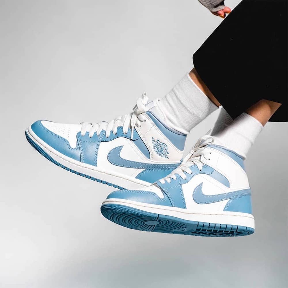 university blue jordan 1 drop time