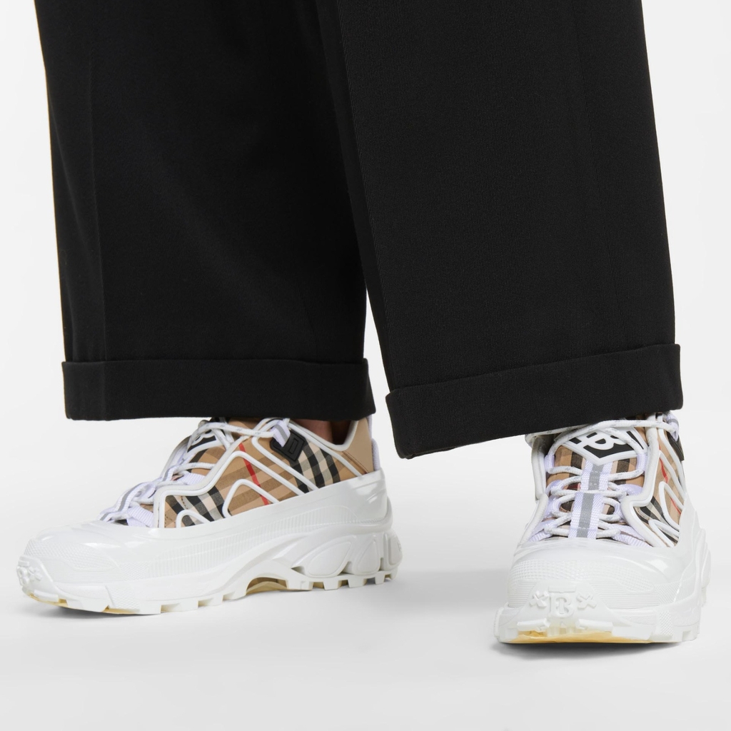 Burberry Chunky Sneaker Layer 'Cổ Điển'