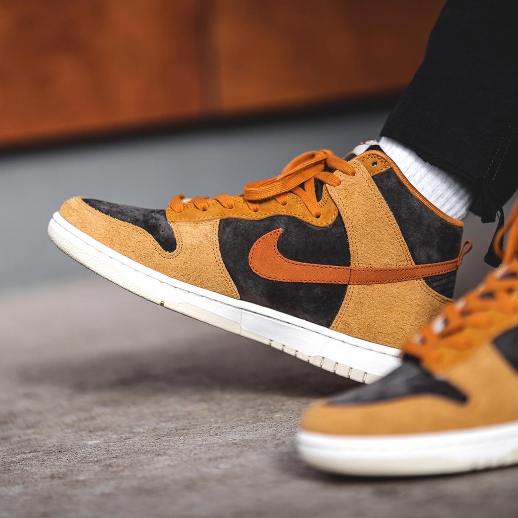 dunk high dark curry resell price