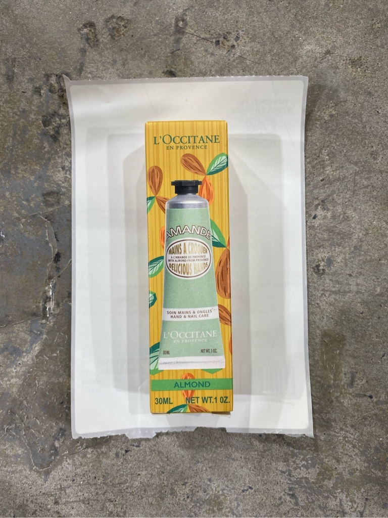L'OCCITANE - SOIN MAINS & ONGLES HAND & NAIL CARE (KEM DƯỠNG TAY HẠNH NHÂN 30ml)