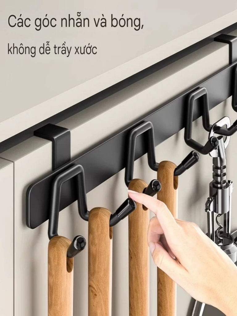 Thanh treo đồ 8 móc gắn trên cánh tủ bếp