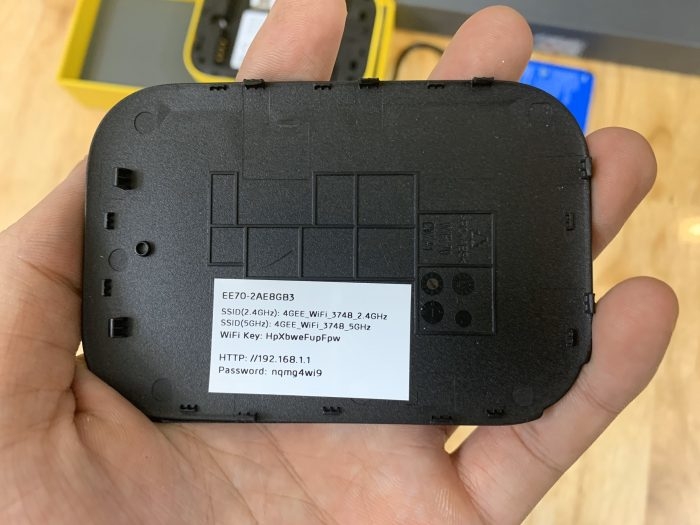 Alcatel EE70 | Bộ Phát Wifi Di Động 4G LTE 300Mbps, Pin 2150mAh, Wifi 802.11ac Hỗ Trợ 10 Kết Nối | Bảo Hành 12 Tháng 1 Đổi 1