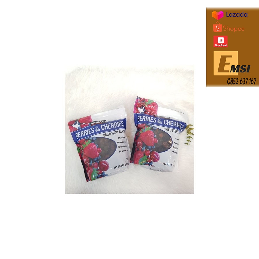 Trái cây sấy khô KirkLand Berries & Cherries Dried Fruit Blend 567g
