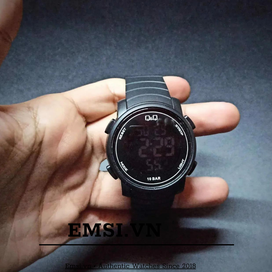 Đồng Hồ Q&Q 43mm Nam M122J001Y -Chính hãng Emsi.vn