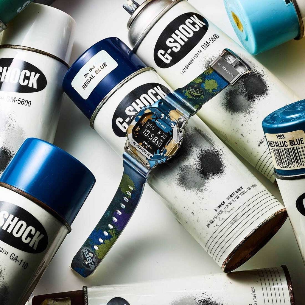 GM-5600SS-1DR | Đồng Hồ Casio | G-Shock | Dây Nhựa | Viền Kim Loại | Mặt Điện Tử | Chống Nước WR20BAR