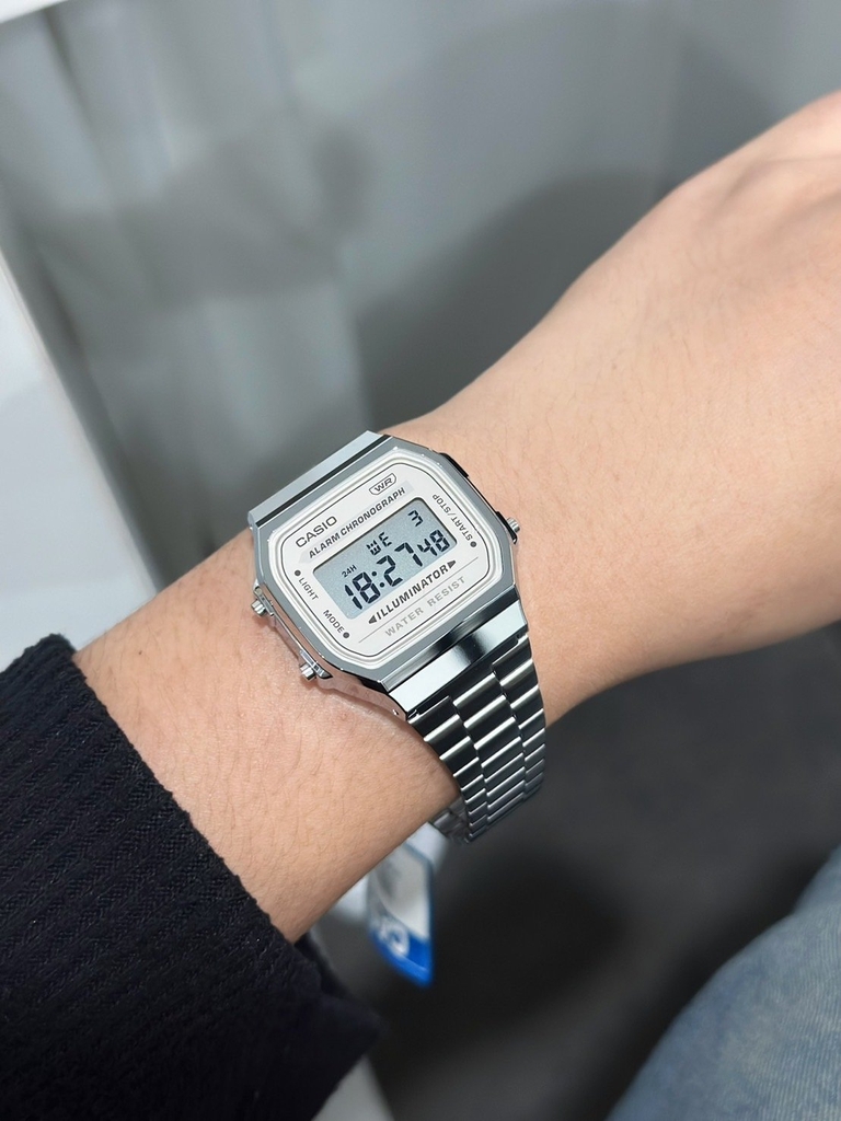 Đồng hồ đeo tay nam bằng thép không gỉ kỹ thuật số Casio Vintage Quartz A168WA-8A