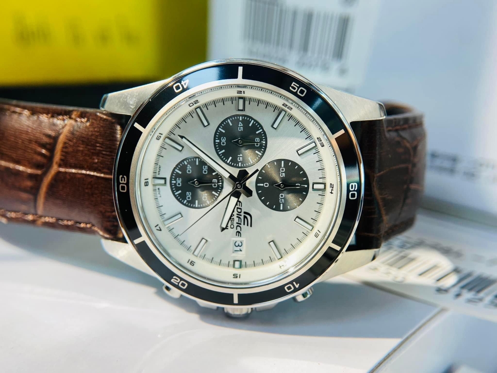 Casio Edifice EFR-526L-7AVUDF - Đồng Hồ Nam - Pin / Quartz - Kính Khoáng - Size Mặt 43.8mm  - Chính Hãng