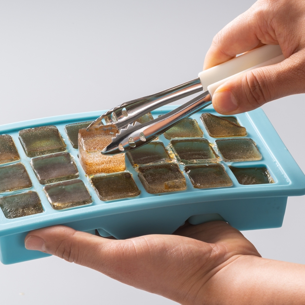 Khay làm đá LocknLock silicone ice tray SLX16