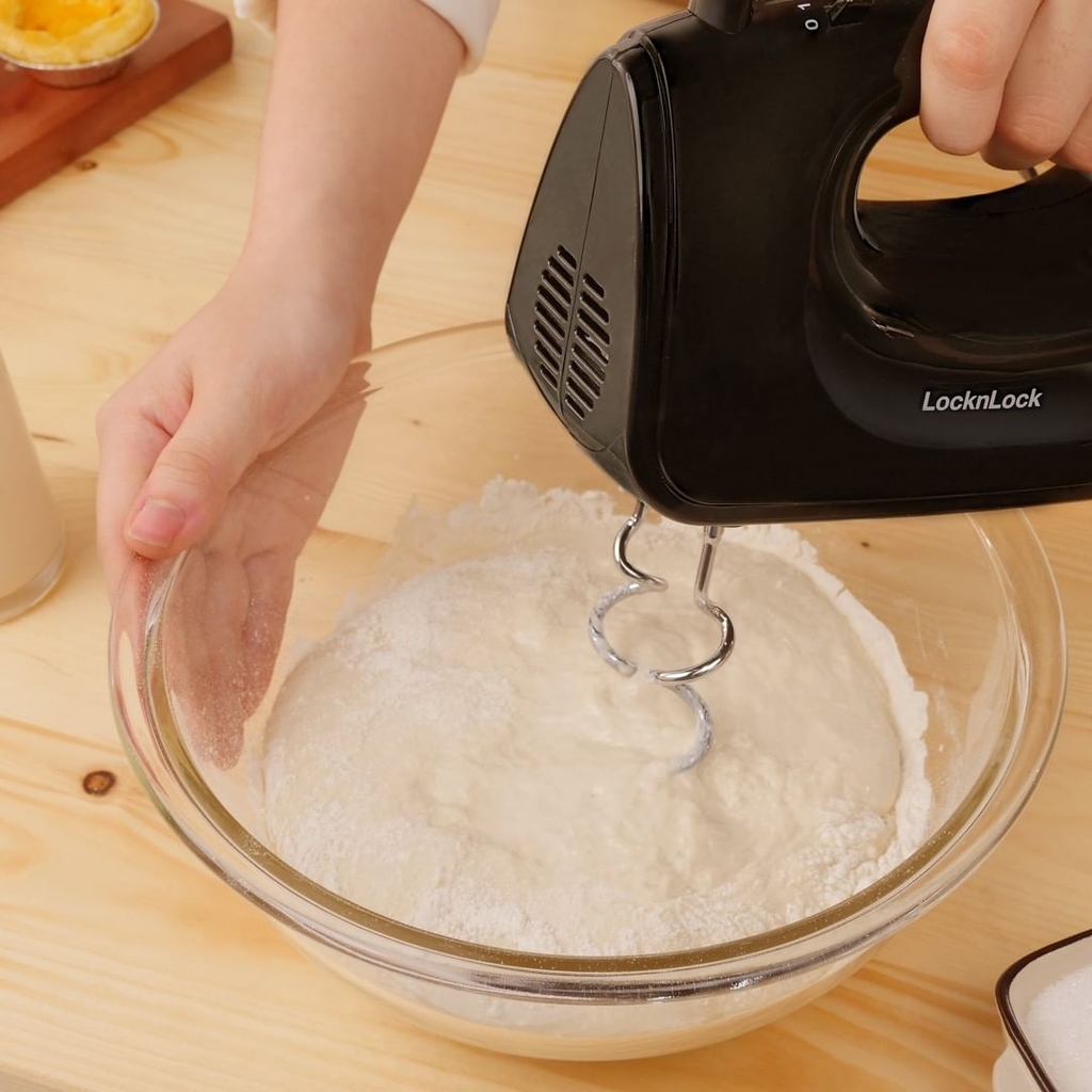 Máy đánh trứng LocknLock EJM501 300W - Hàng chính hãng, 5 tốc độ tùy chỉnh, 2 bộ que đánh linh hoạt - JoyMall