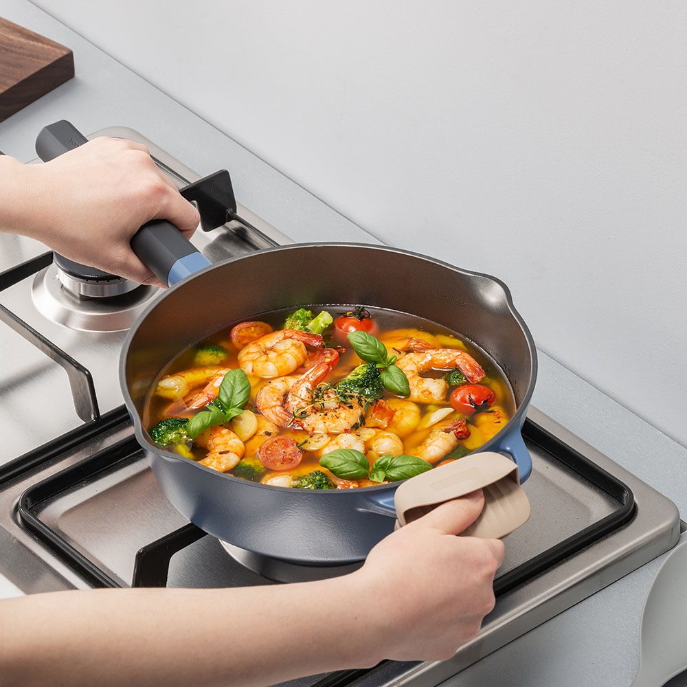 Chảo chống dính 24cm LocknLock Master Deep Pan LMD1245, Hàng chính hãng, Có nắp đậy, Công nghệ chống gỉ tốt - JoyMall