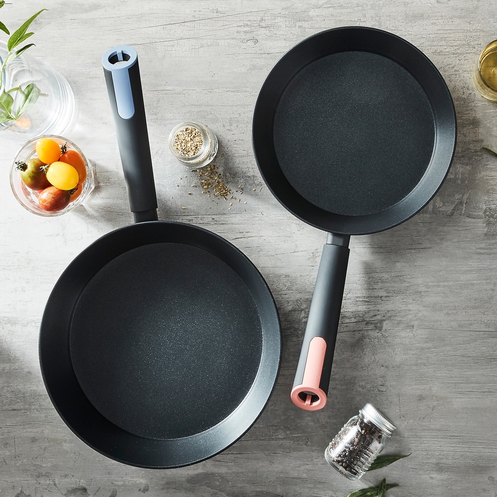 Chảo Chống Dính Index LocknLock 22cm CAF2205 và 26cm CAF2605 - Hàng Chính Hãng, Dùng được bếp từ có tay cầm