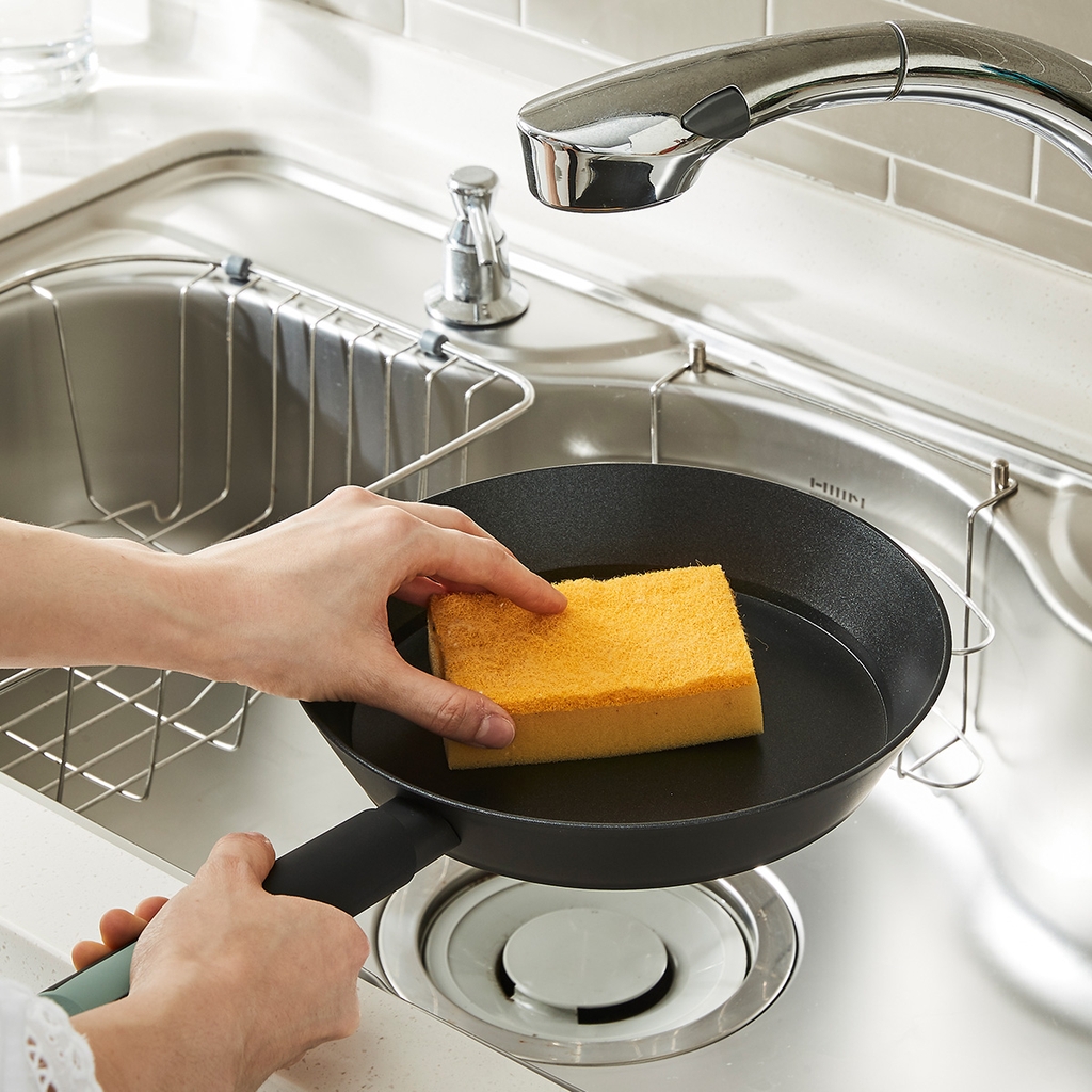 Chảo Chống Dính Index LocknLock 22cm CAF2205 và 26cm CAF2605 - Hàng Chính Hãng, Dùng được bếp từ có tay cầm