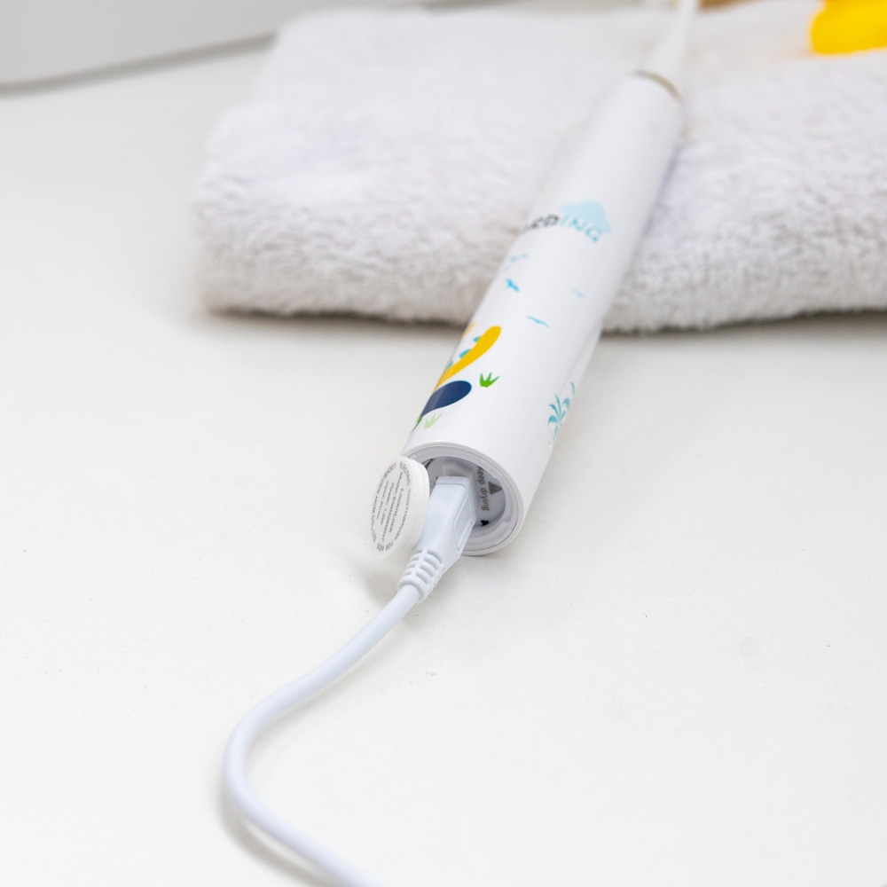 Bàn chải đánh răng điện cho bé LocknLock ENR226WHT 1.5W - Hàng chính hãng, khả năng chống nước và chống trượt - JoyMall