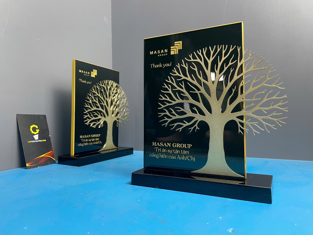 cup-vinh-danh-nhan-vien-xuat-sac