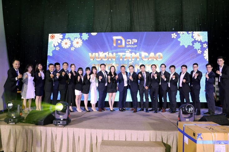 ghi-nhan-nhan-vien-lau-nam