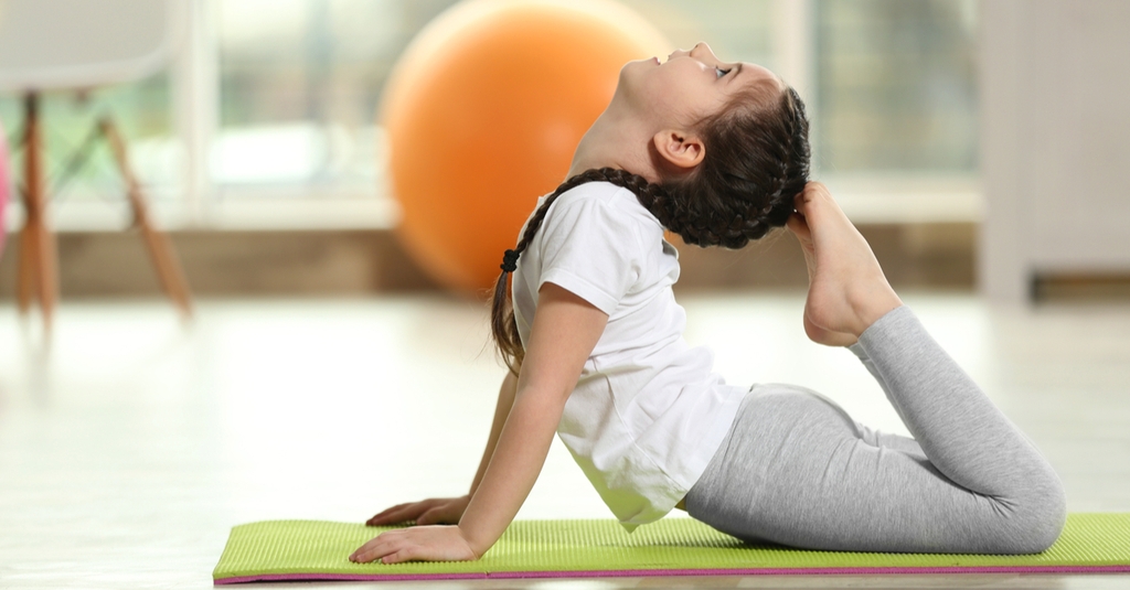 yoga giúp trẻ phát triển chiều cao