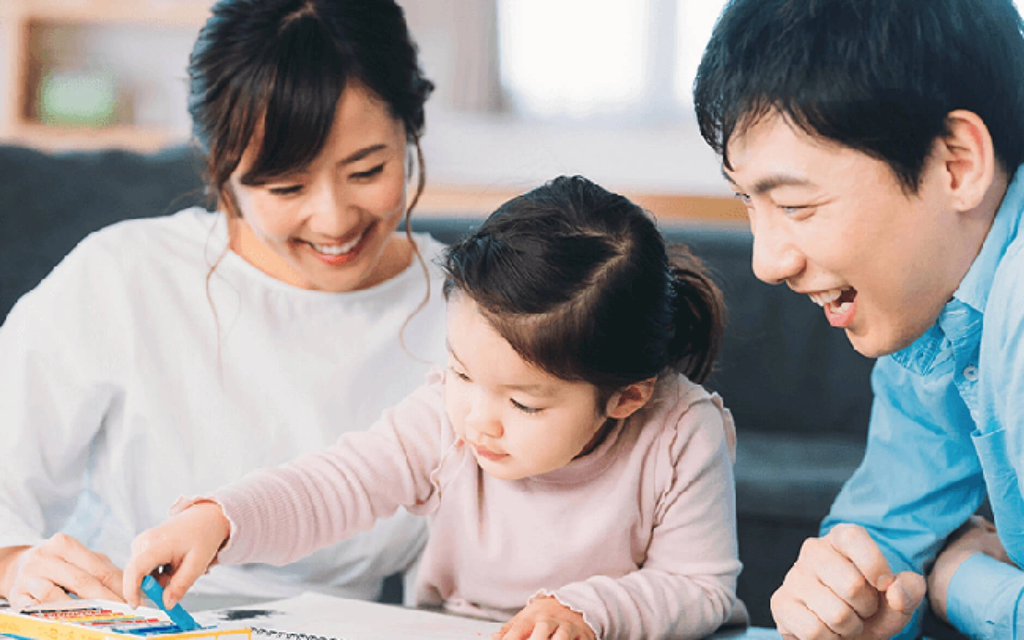 Bố mẹ luôn đồng hành cùng con