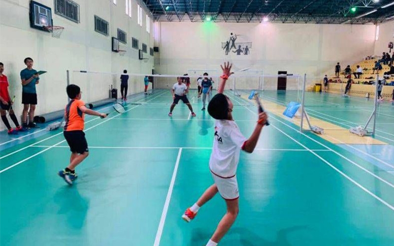 cầu lông giúp trẻ phát triển chiều cao