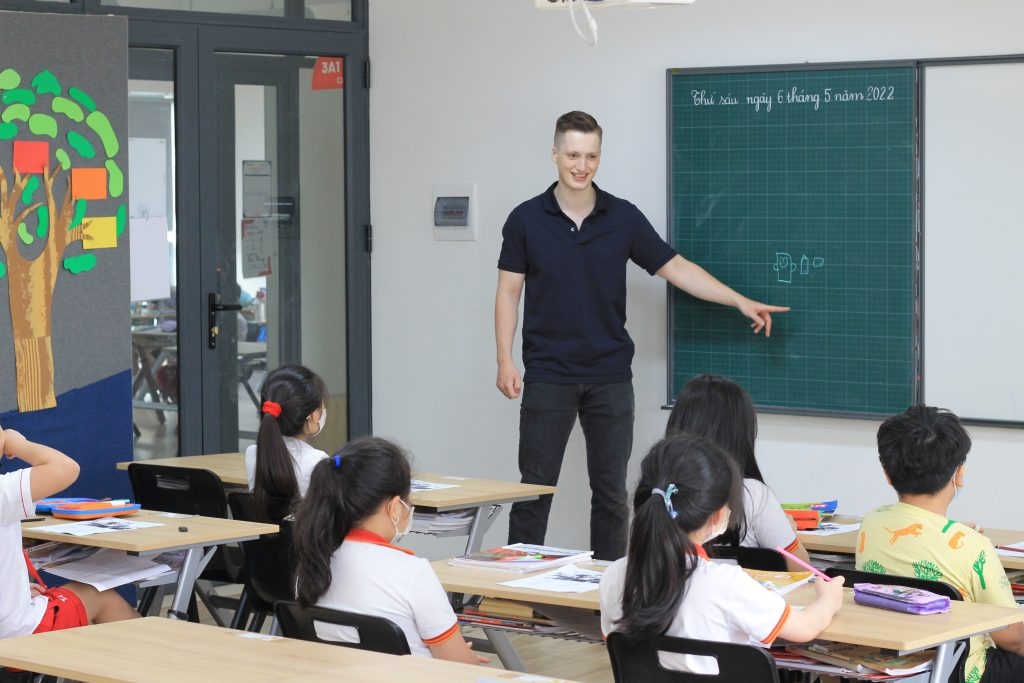 đội ngũ giáo viên trường vietkids - kidsuni.vn